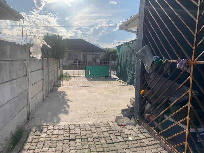 4 Bedroom Property for Sale in Grassy Park Western Cape